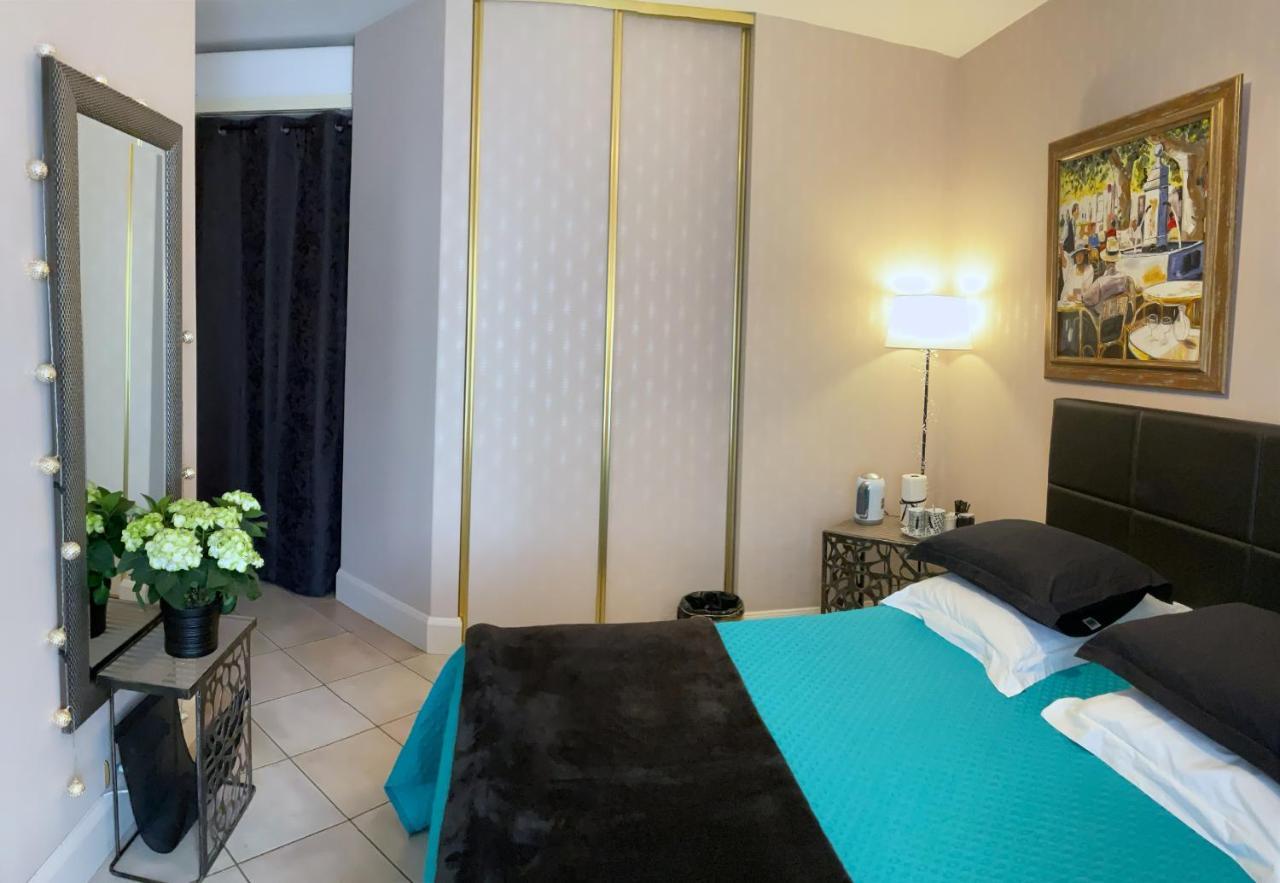 Chambre D'Hotes "Les Volets Bleus" - Villa L'Olivier Cote Mer ヴォー・シュル・メール エクステリア 写真