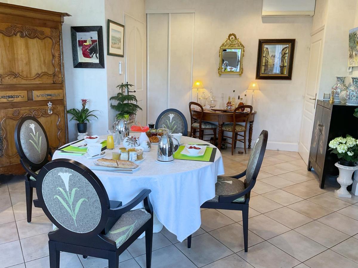 Chambre D'Hotes "Les Volets Bleus" - Villa L'Olivier Cote Mer ヴォー・シュル・メール エクステリア 写真